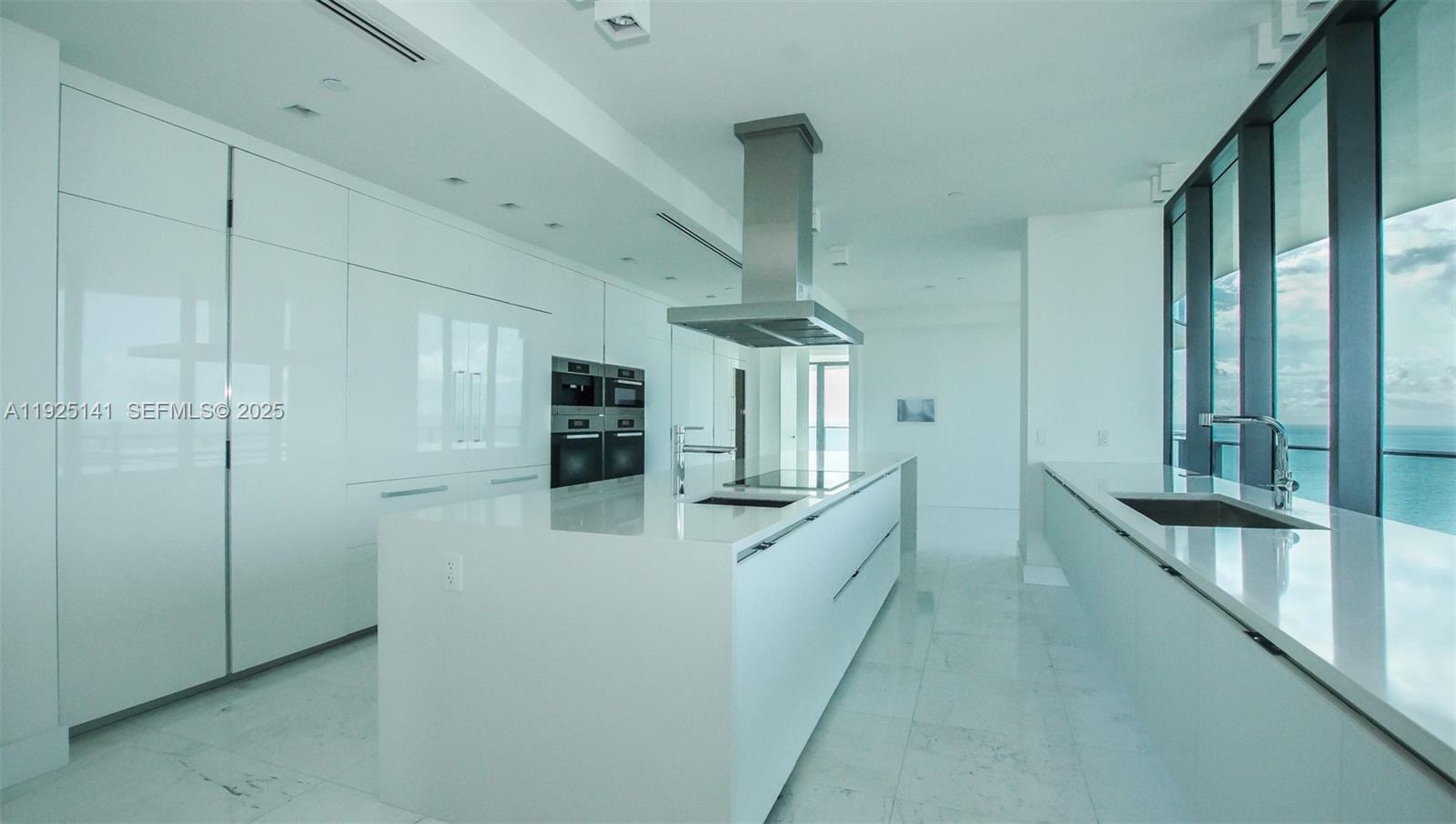 19 4 / 6 4992 кв.футов $ 2025-12-04 0 Фото