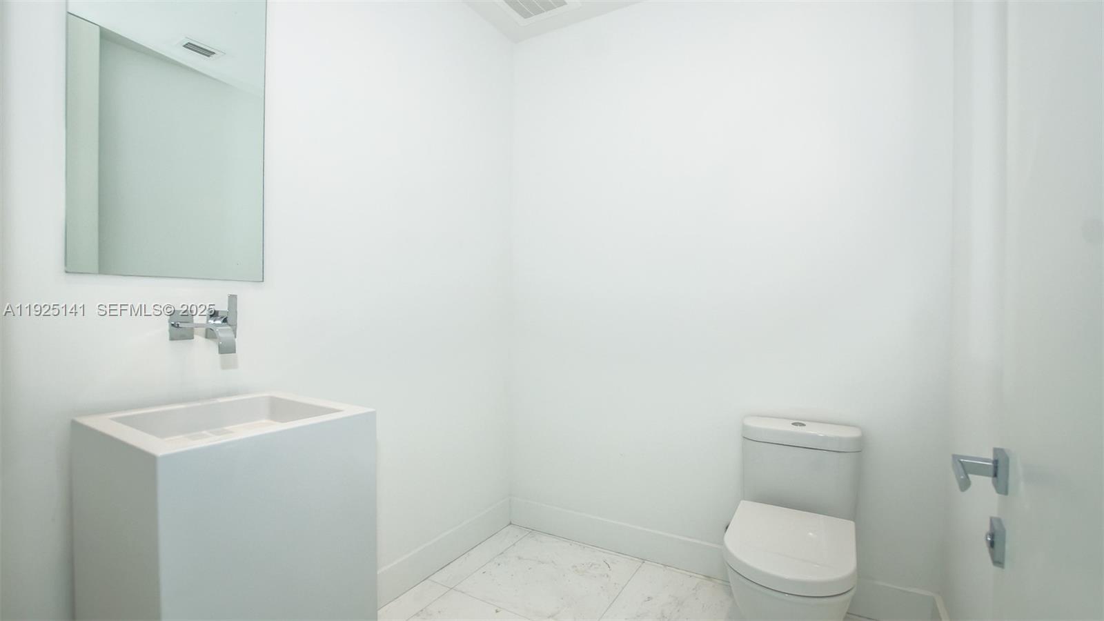 19 4 / 6 4992 кв.футов $ 2025-12-04 0 Фото