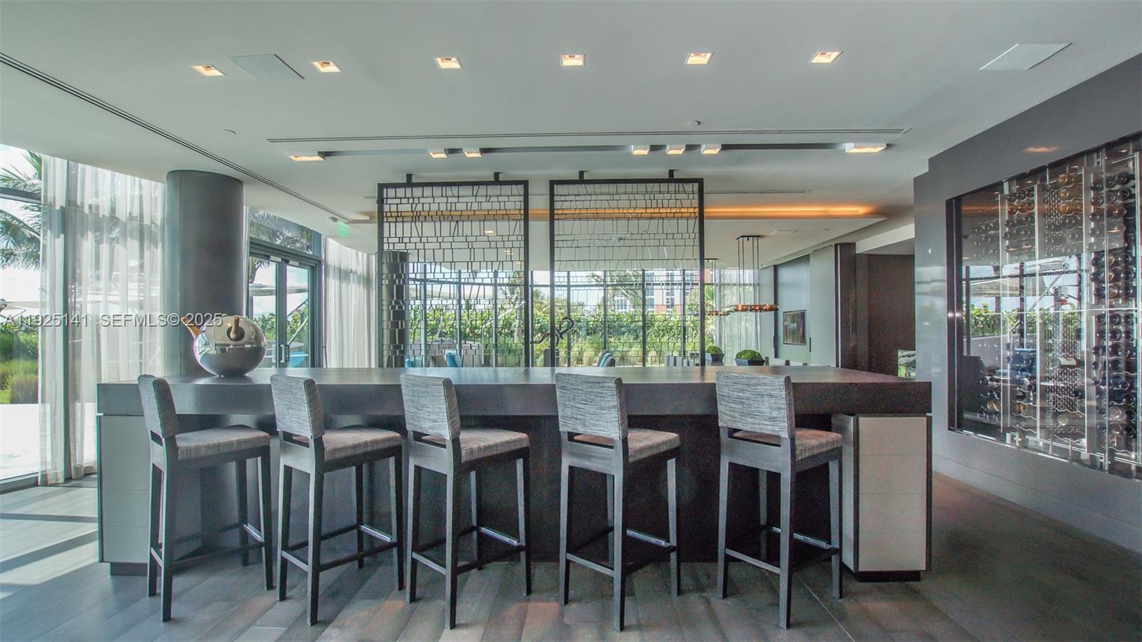 19 4 / 6 4992 кв.футов $ 2025-12-04 0 Фото