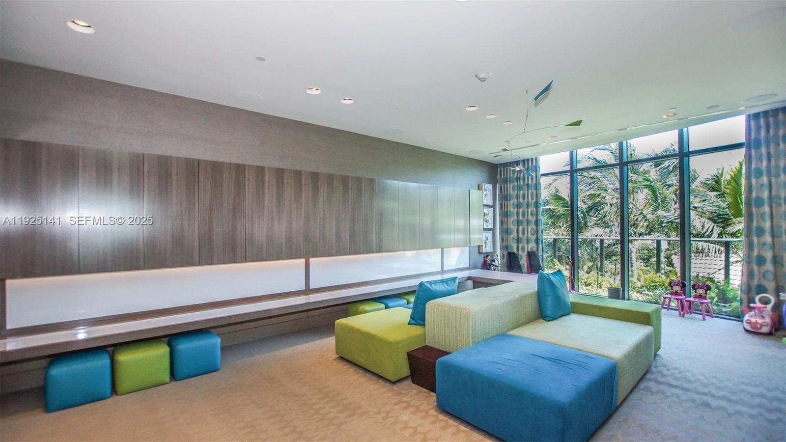 19 4 / 6 4992 кв.футов $ 2025-12-04 0 Фото