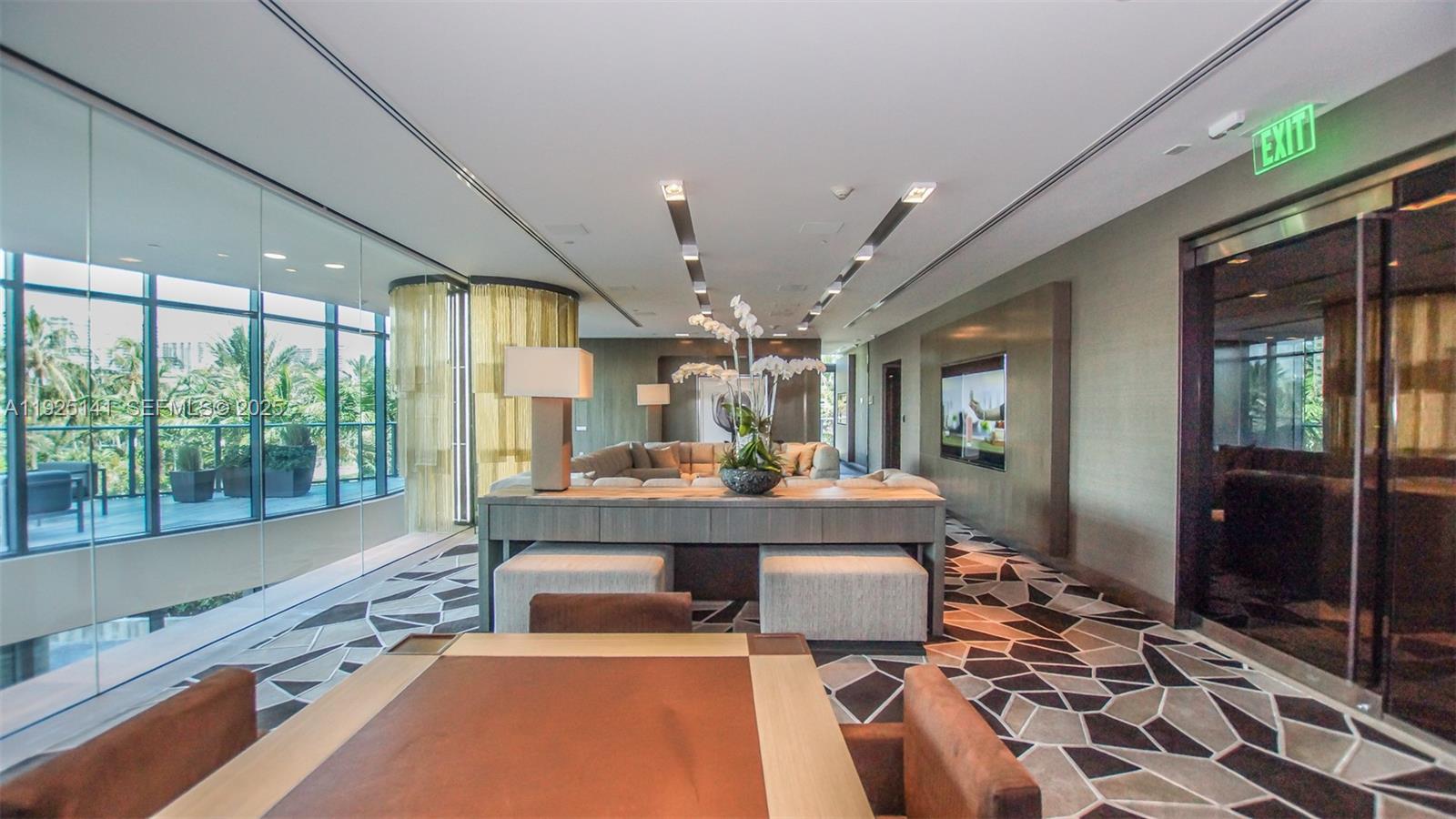 19 4 / 6 4992 кв.футов $ 2025-12-04 0 Фото