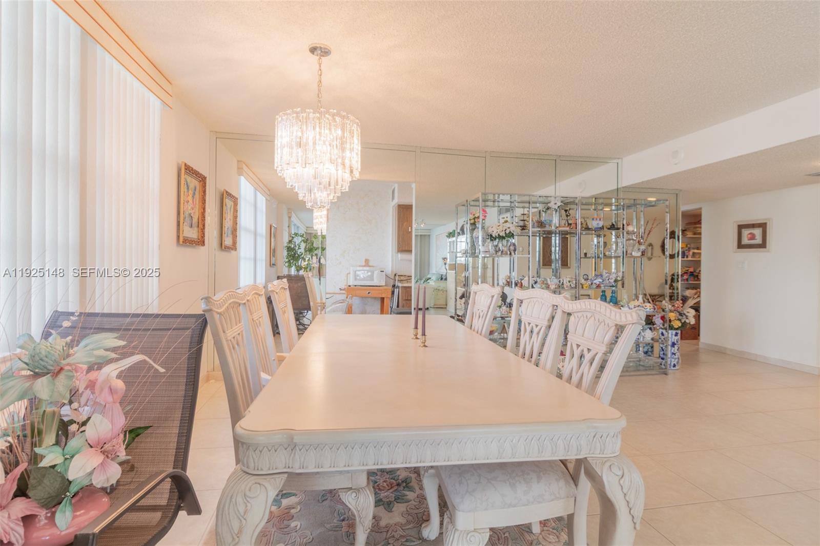 See details 503 3 / 3 2400 sq. ft. $ 2025-12-04 0 Photo