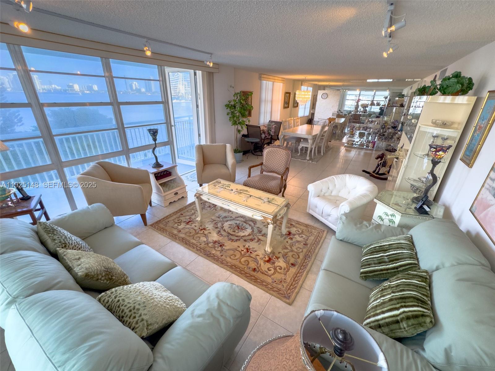 See details 503 3 / 3 2400 sq. ft. $ 2025-12-04 0 Photo