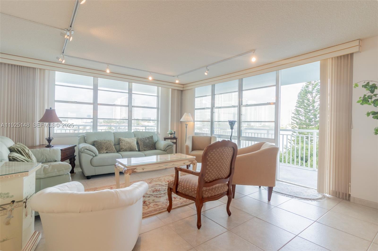 See details 503 3 / 3 2400 sq. ft. $ 2025-12-04 0 Photo