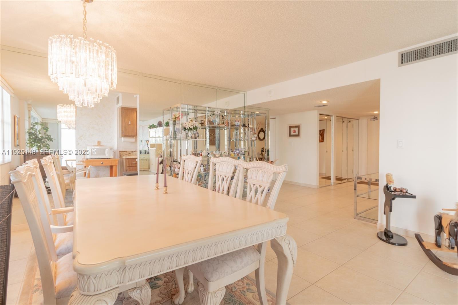 See details 503 3 / 3 2400 sq. ft. $ 2025-12-04 0 Photo