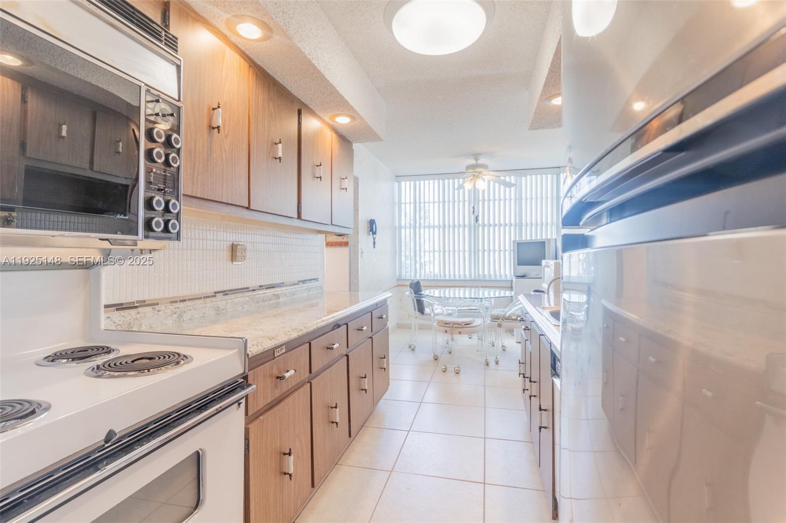 See details 503 3 / 3 2400 sq. ft. $ 2025-12-04 0 Photo