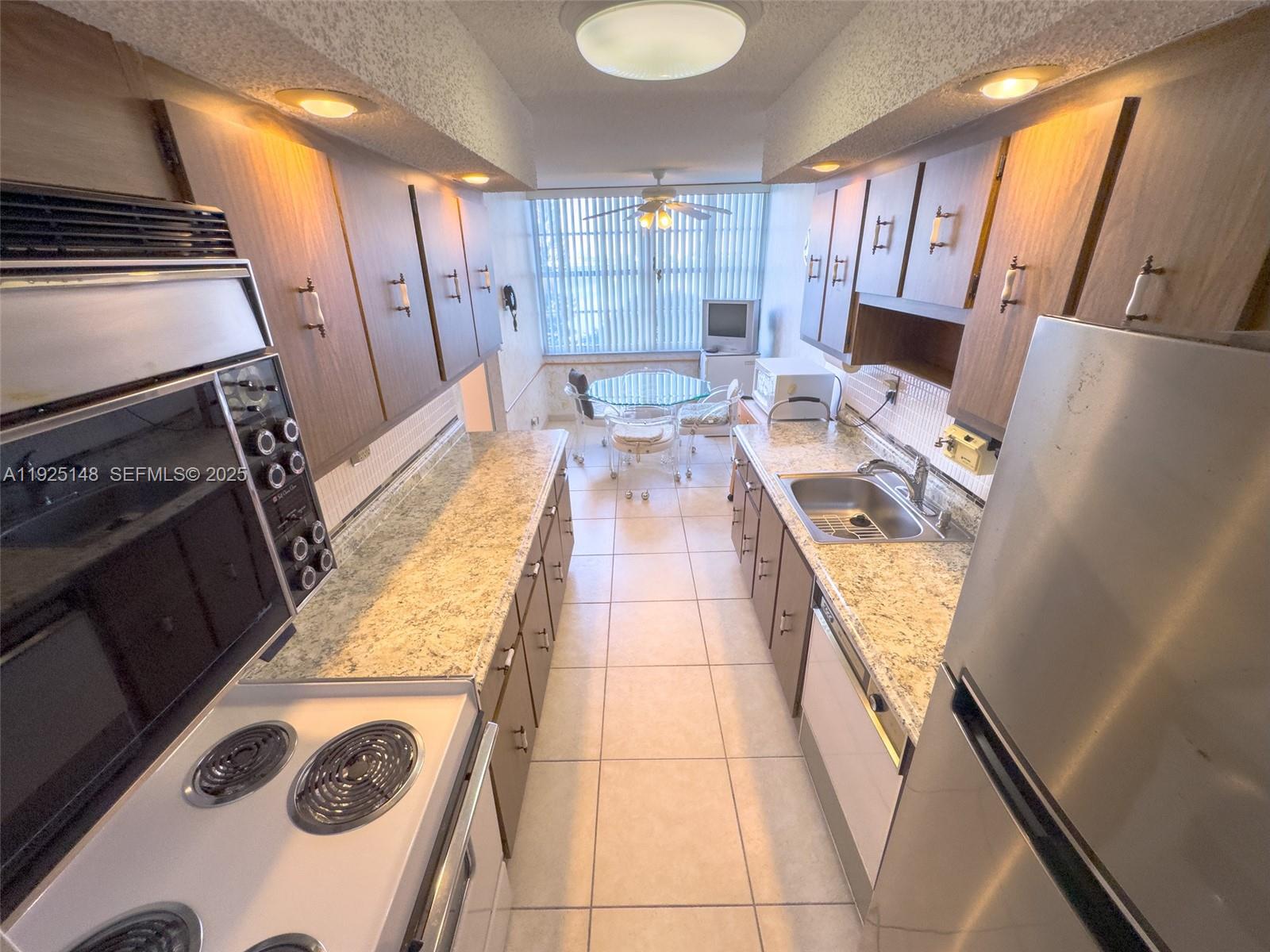 See details 503 3 / 3 2400 sq. ft. $ 2025-12-04 0 Photo