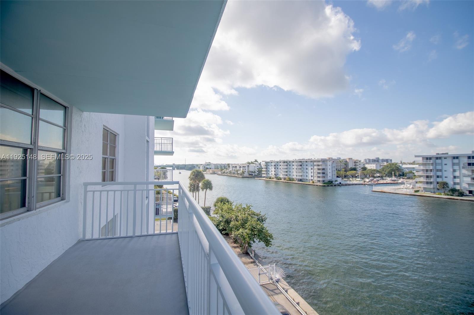 See details 503 3 / 3 2400 sq. ft. $ 2025-12-04 0 Photo