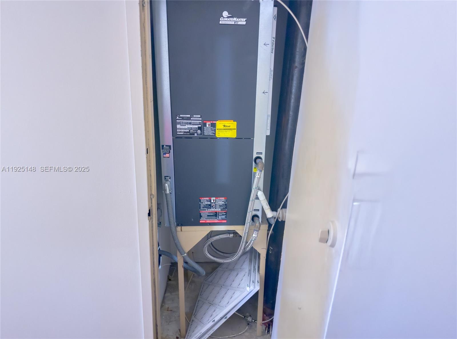 See details 503 3 / 3 2400 sq. ft. $ 2025-12-04 0 Photo