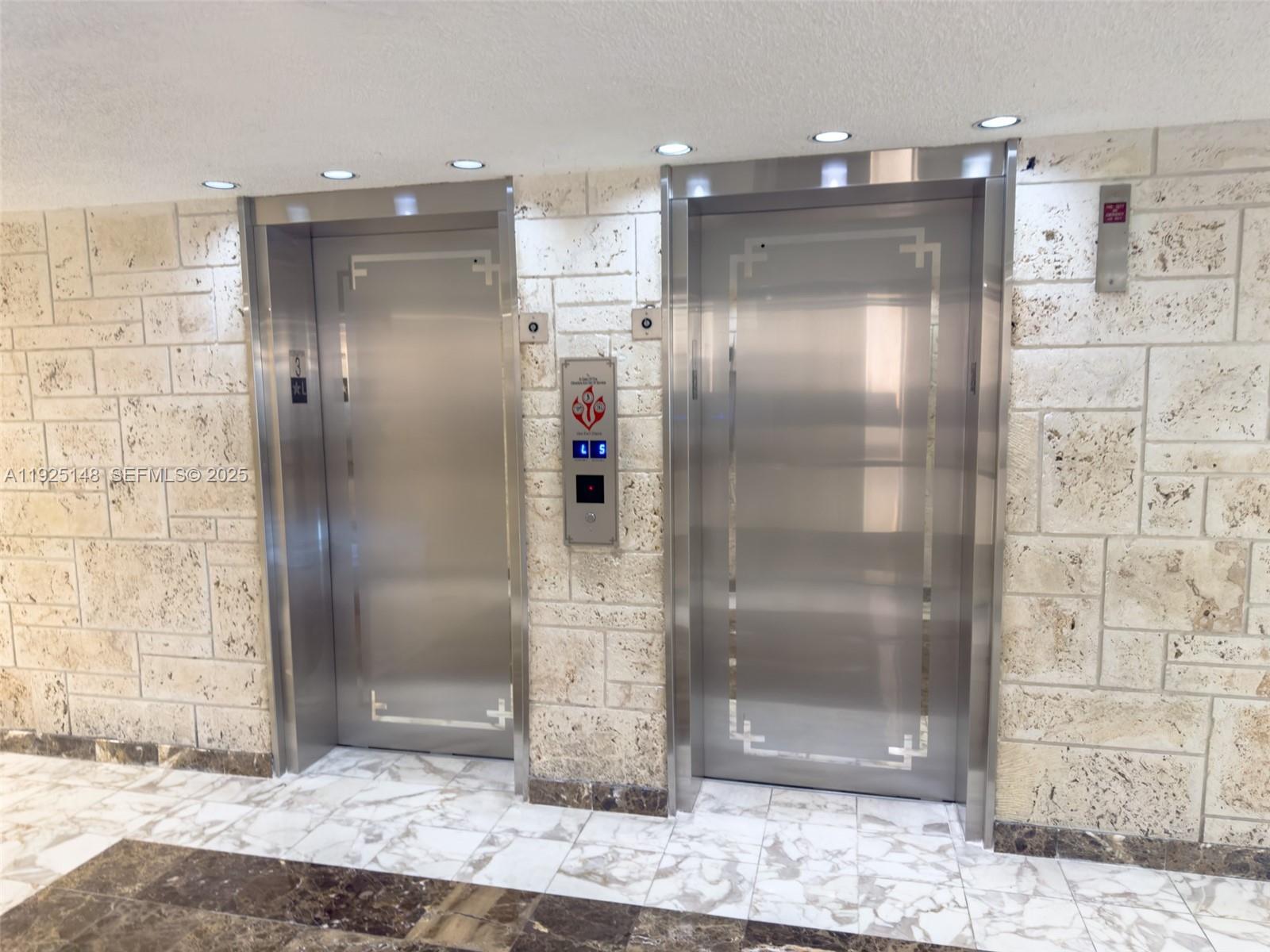 See details 503 3 / 3 2400 sq. ft. $ 2025-12-04 0 Photo