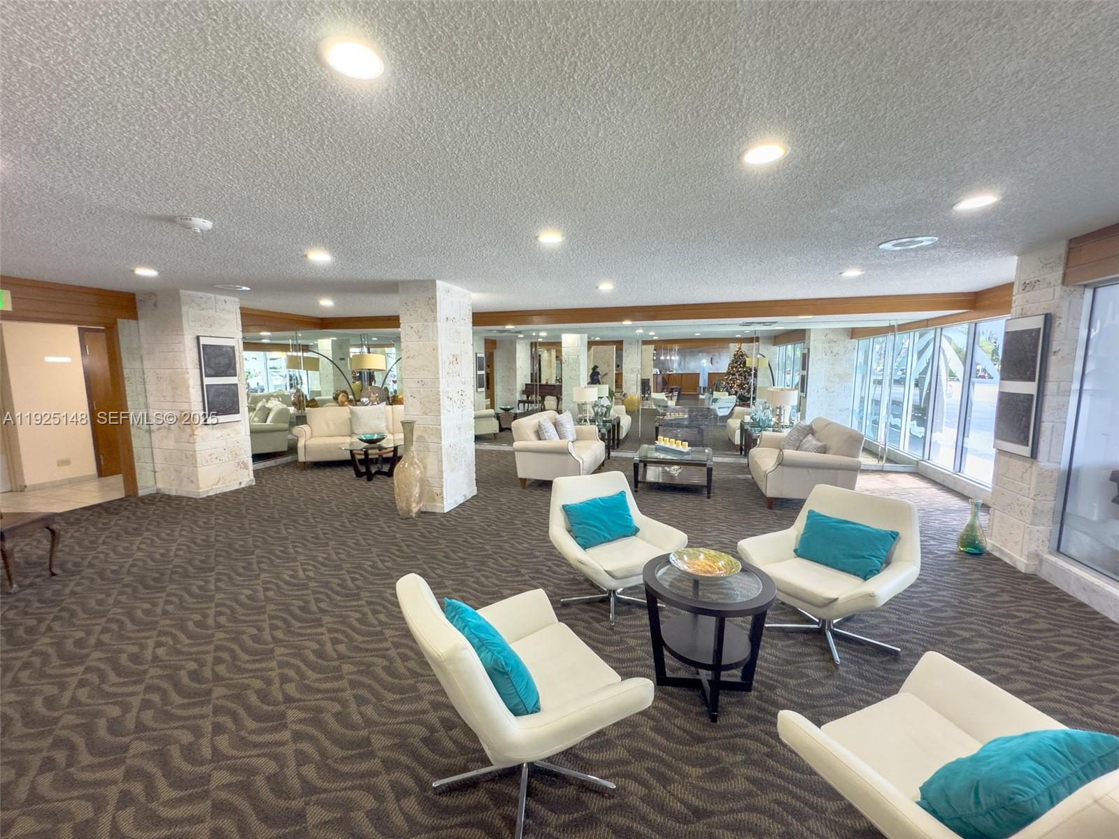 See details 503 3 / 3 2400 sq. ft. $ 2025-12-04 0 Photo