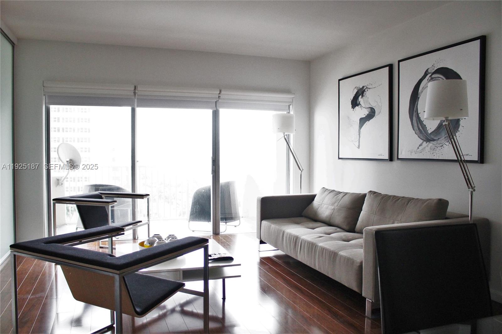 8N 2 / 1 870 sq. ft. $ 2025-12-04 0 foto