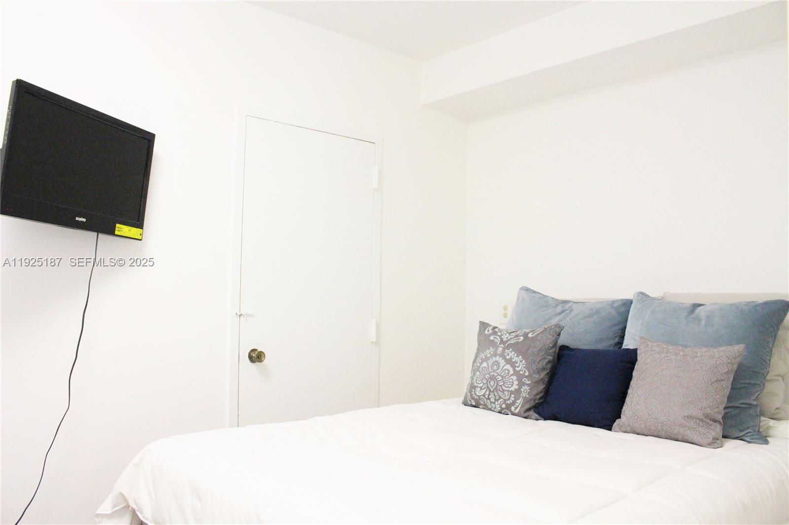 8N 2 / 1 870 sq. ft. $ 2025-12-04 0 foto