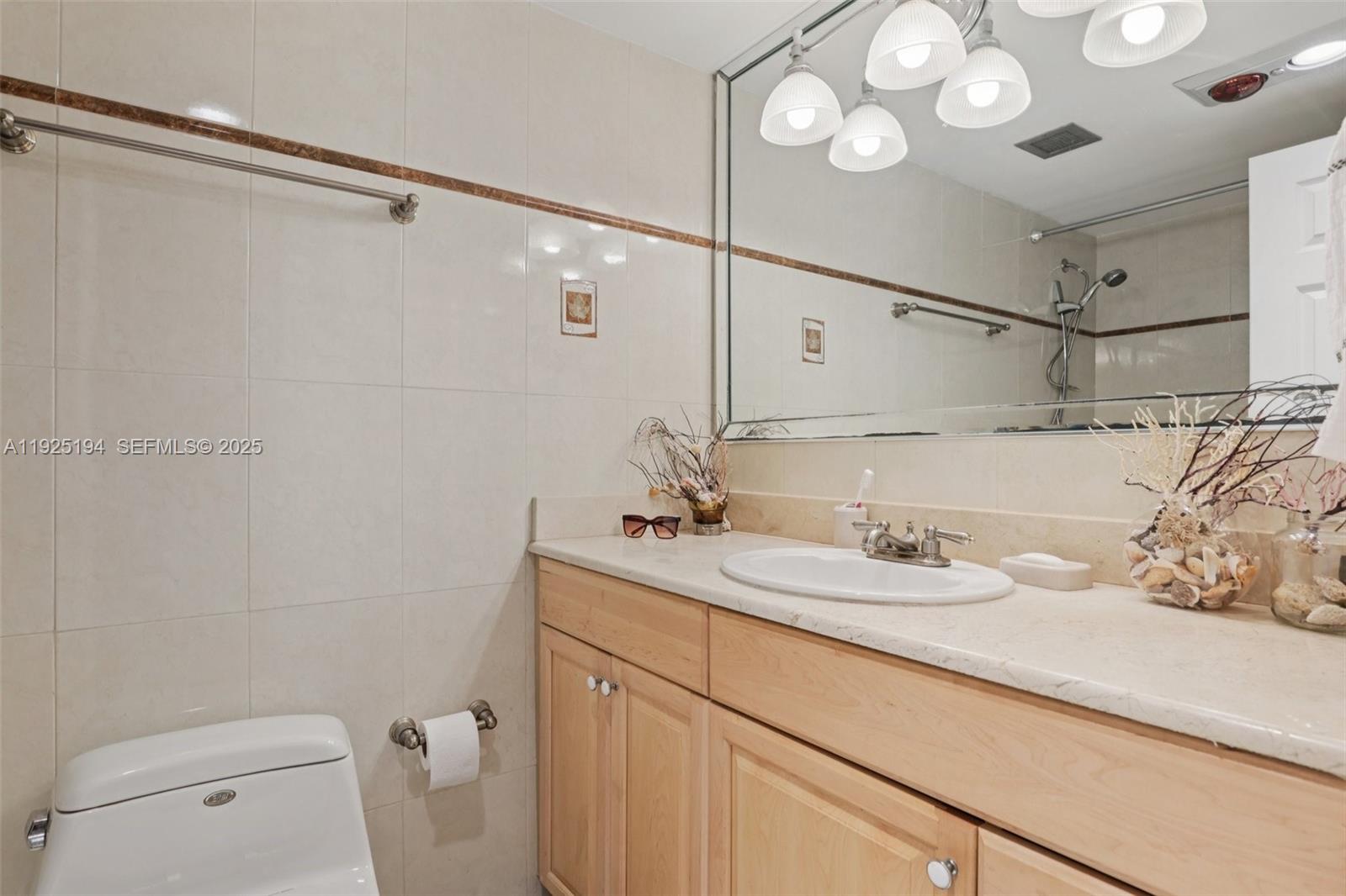 See details 16A 0 / 1 545 sq. ft. $ 2025-12-05 0 Photo