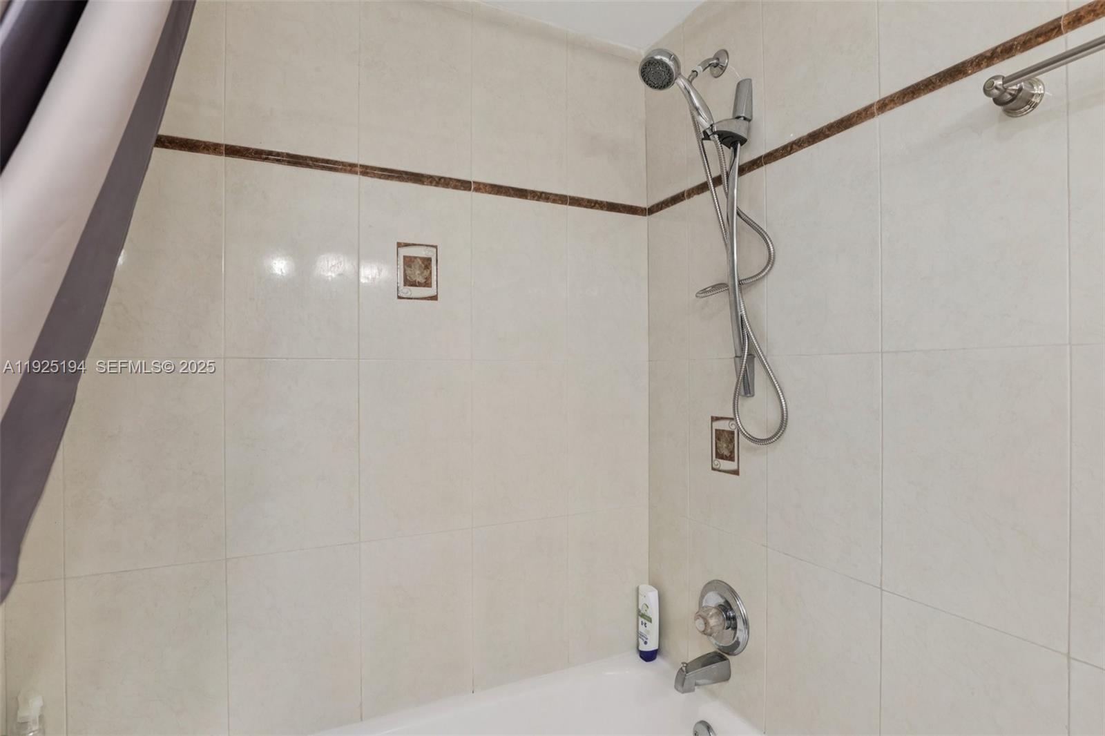 See details 16A 0 / 1 545 sq. ft. $ 2025-12-05 0 Photo