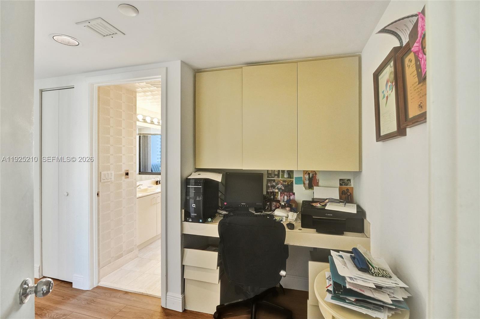 1608 2 / 2 1230 sq. ft. $ 2025-12-04 0 foto