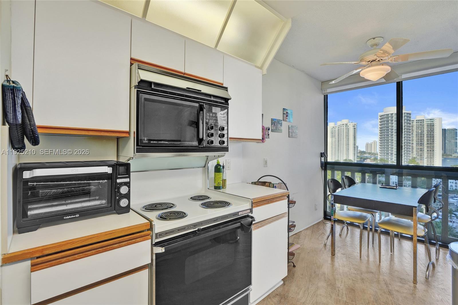 1608 2 / 2 1230 sq. ft. $ 2025-12-04 0 foto