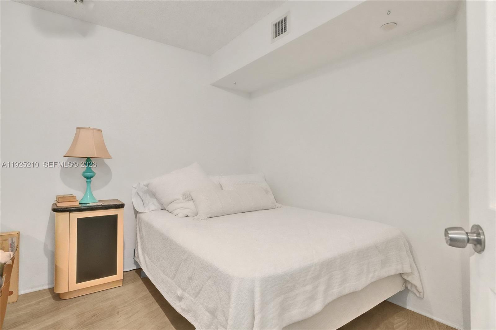 1608 2 / 2 1230 sq. ft. $ 2025-12-04 0 foto