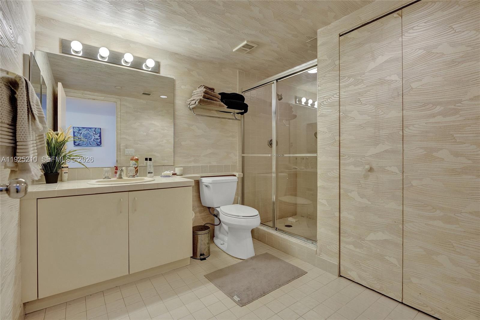 1608 2 / 2 1230 sq. ft. $ 2025-12-04 0 foto