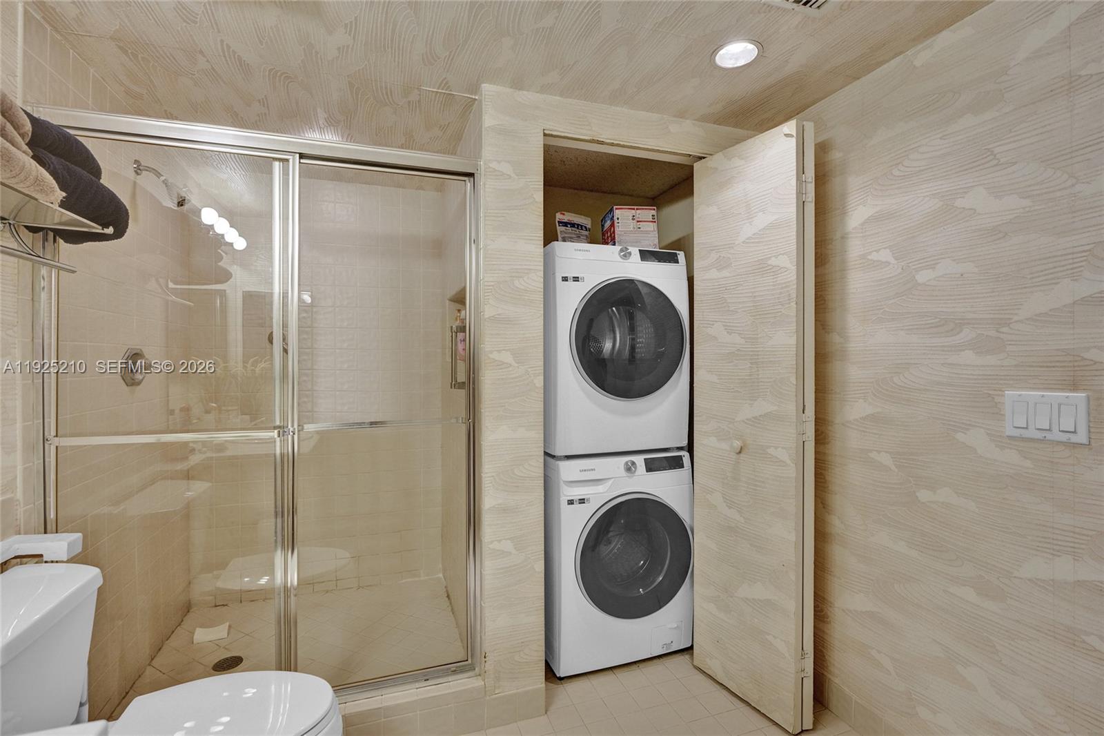 1608 2 / 2 1230 sq. ft. $ 2025-12-04 0 foto