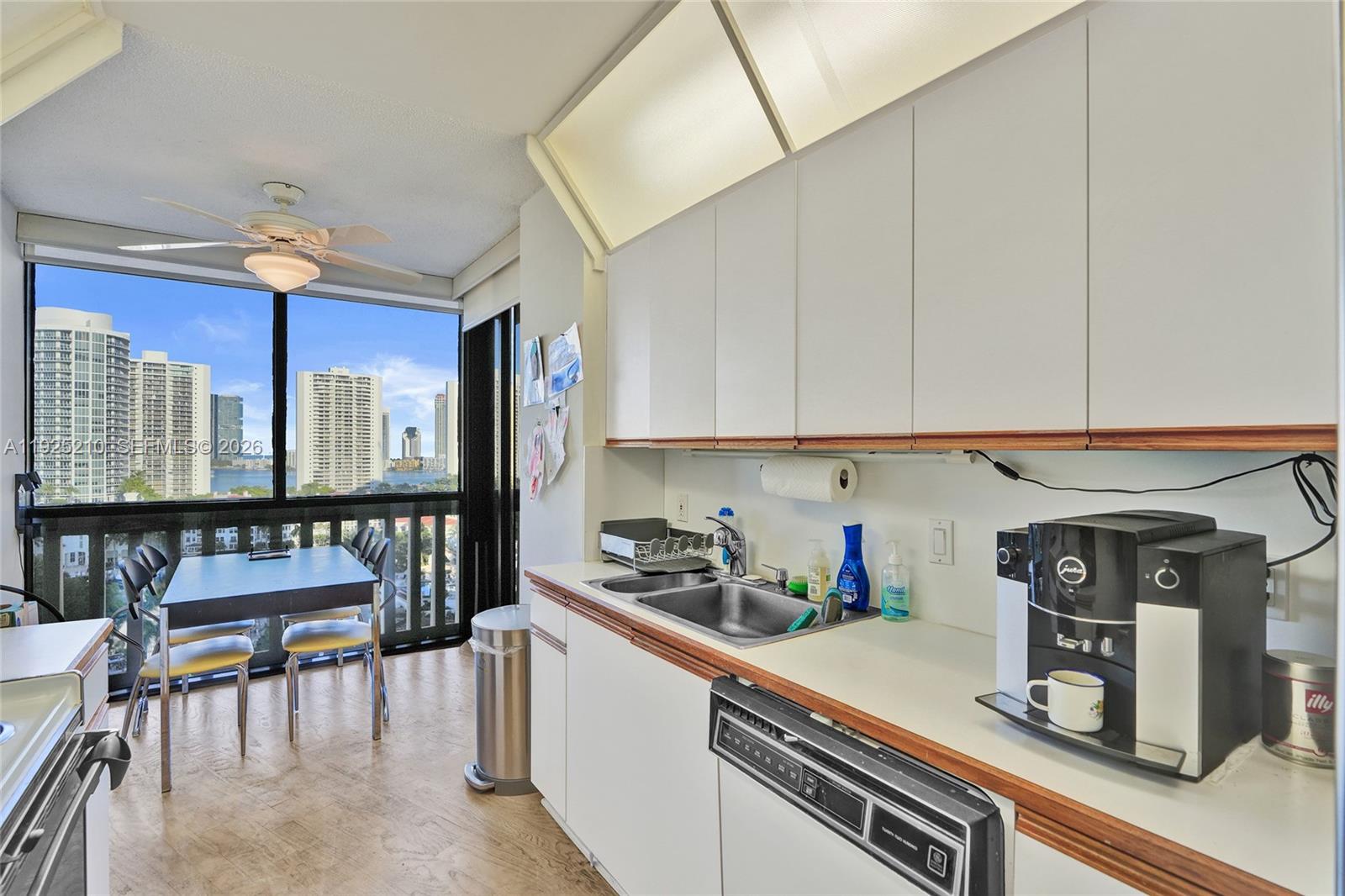 1608 2 / 2 1230 sq. ft. $ 2025-12-04 0 foto