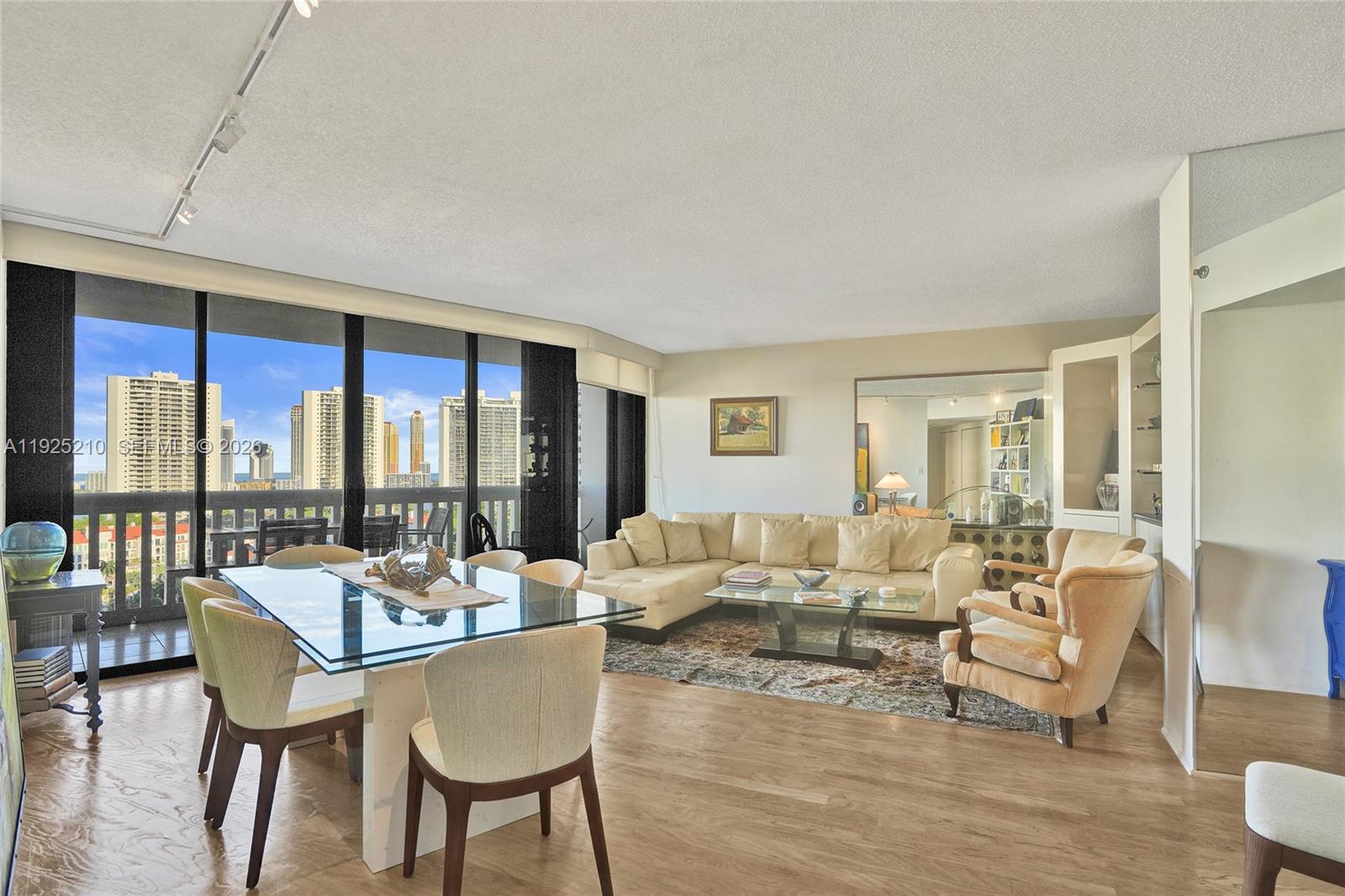 1608 2 / 2 1230 sq. ft. $ 2025-12-04 0 foto