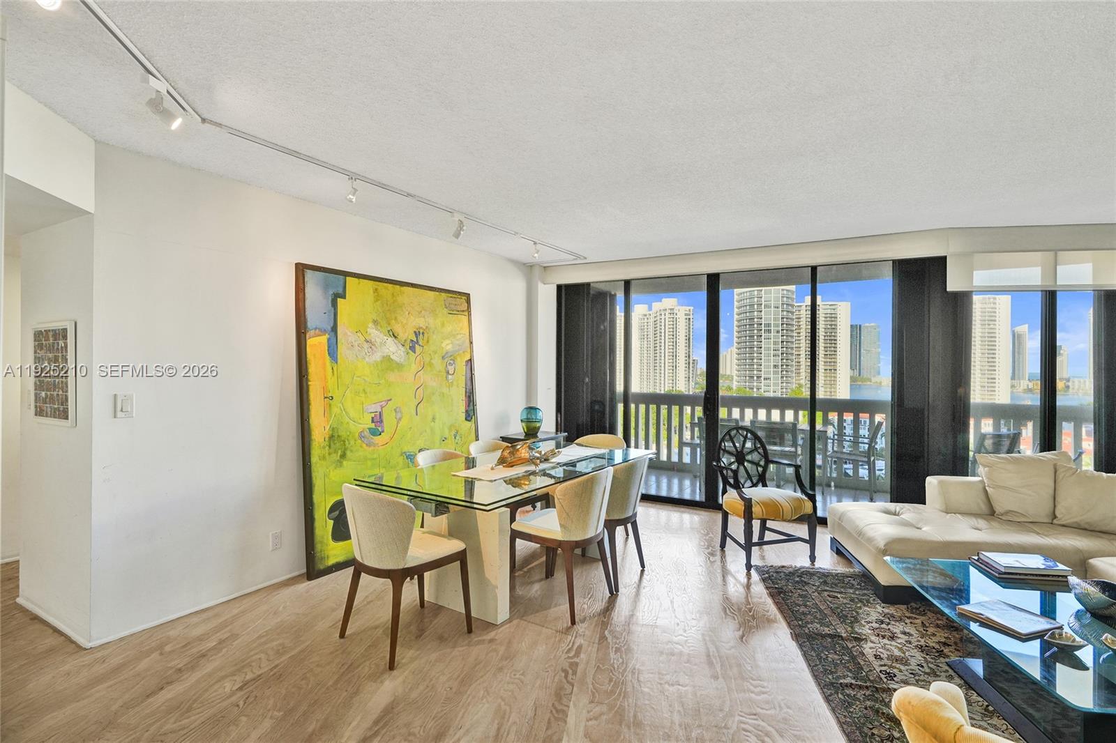 1608 2 / 2 1230 sq. ft. $ 2025-12-04 0 foto