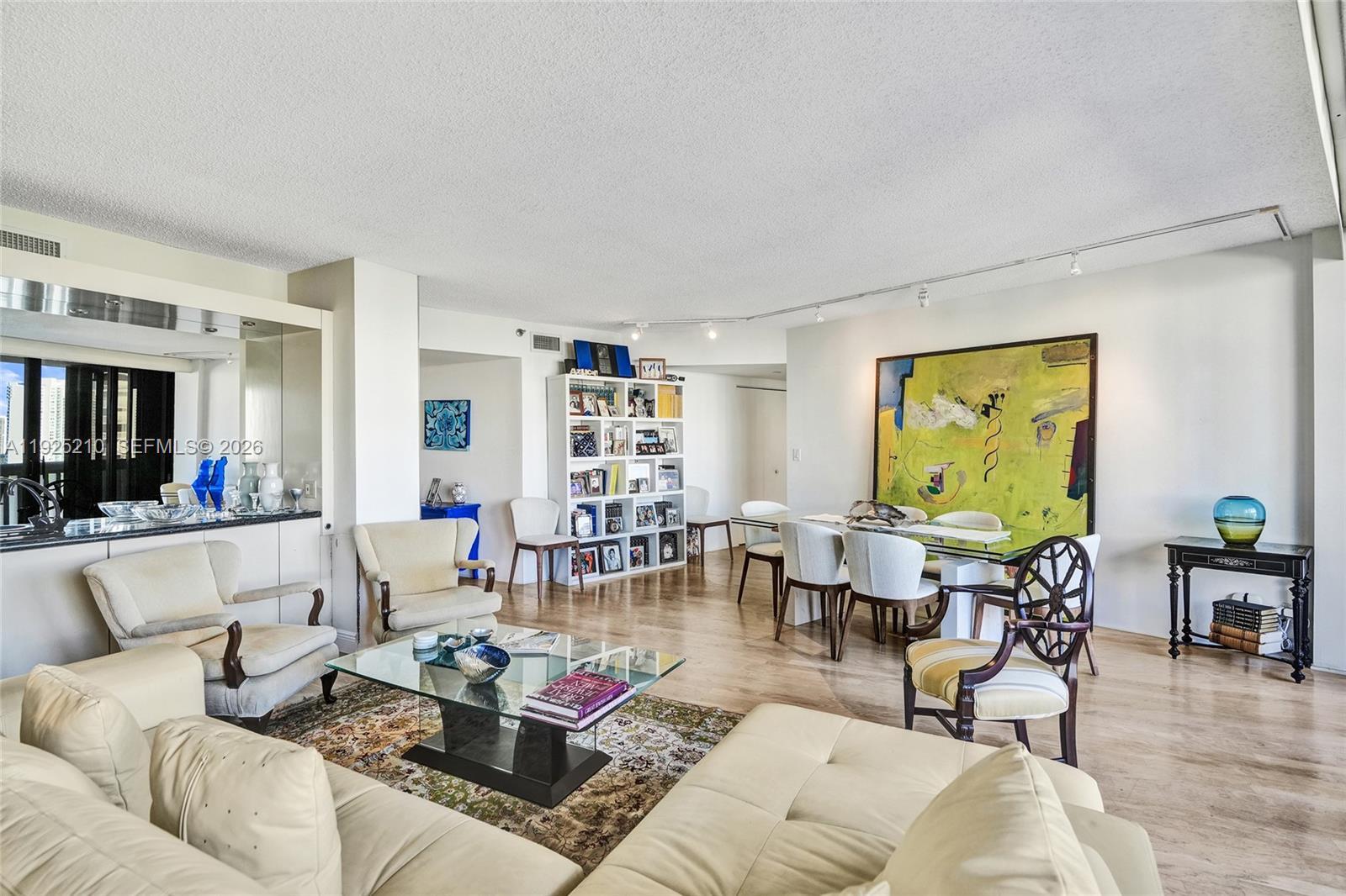 1608 2 / 2 1230 sq. ft. $ 2025-12-04 0 foto