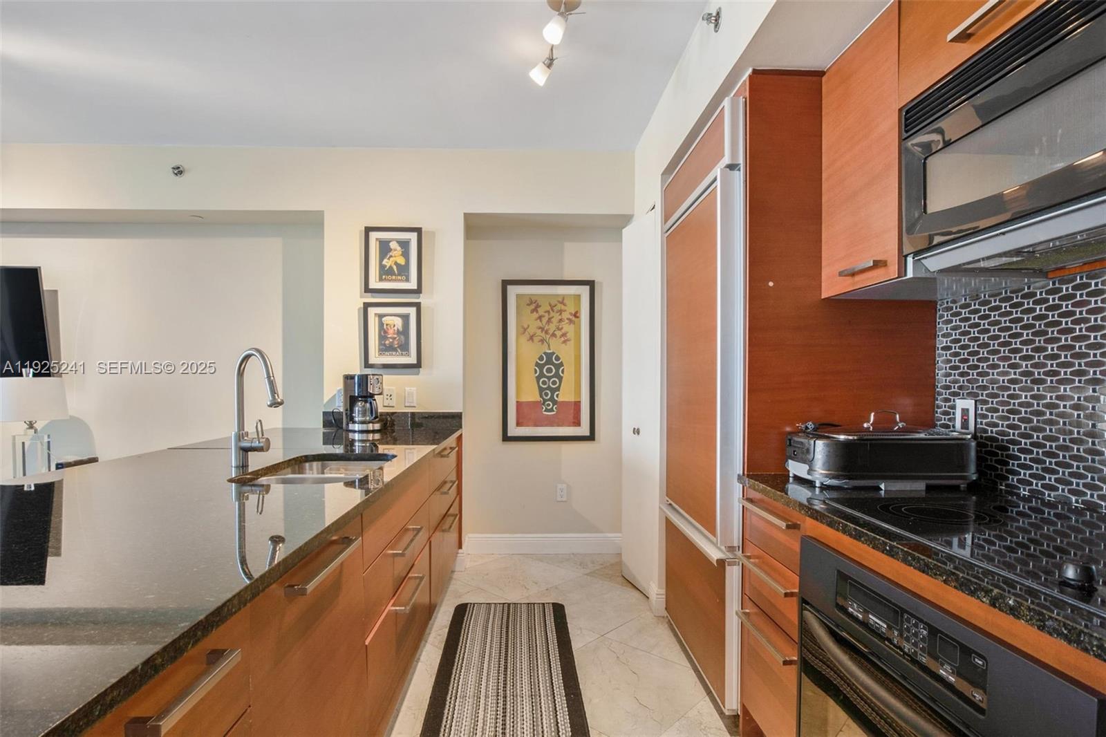 2212 1 / 1 844 кв.футов $ 2025-12-04 0 Фото