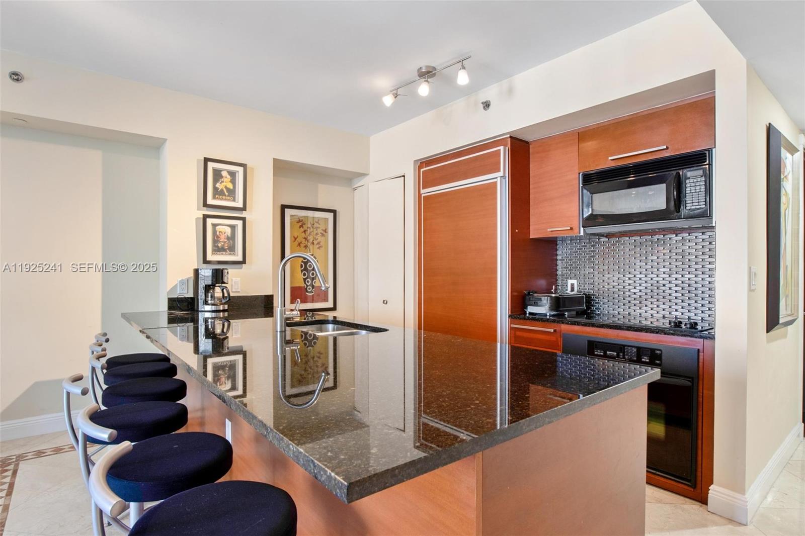 2212 1 / 1 844 кв.футов $ 2025-12-04 0 Фото