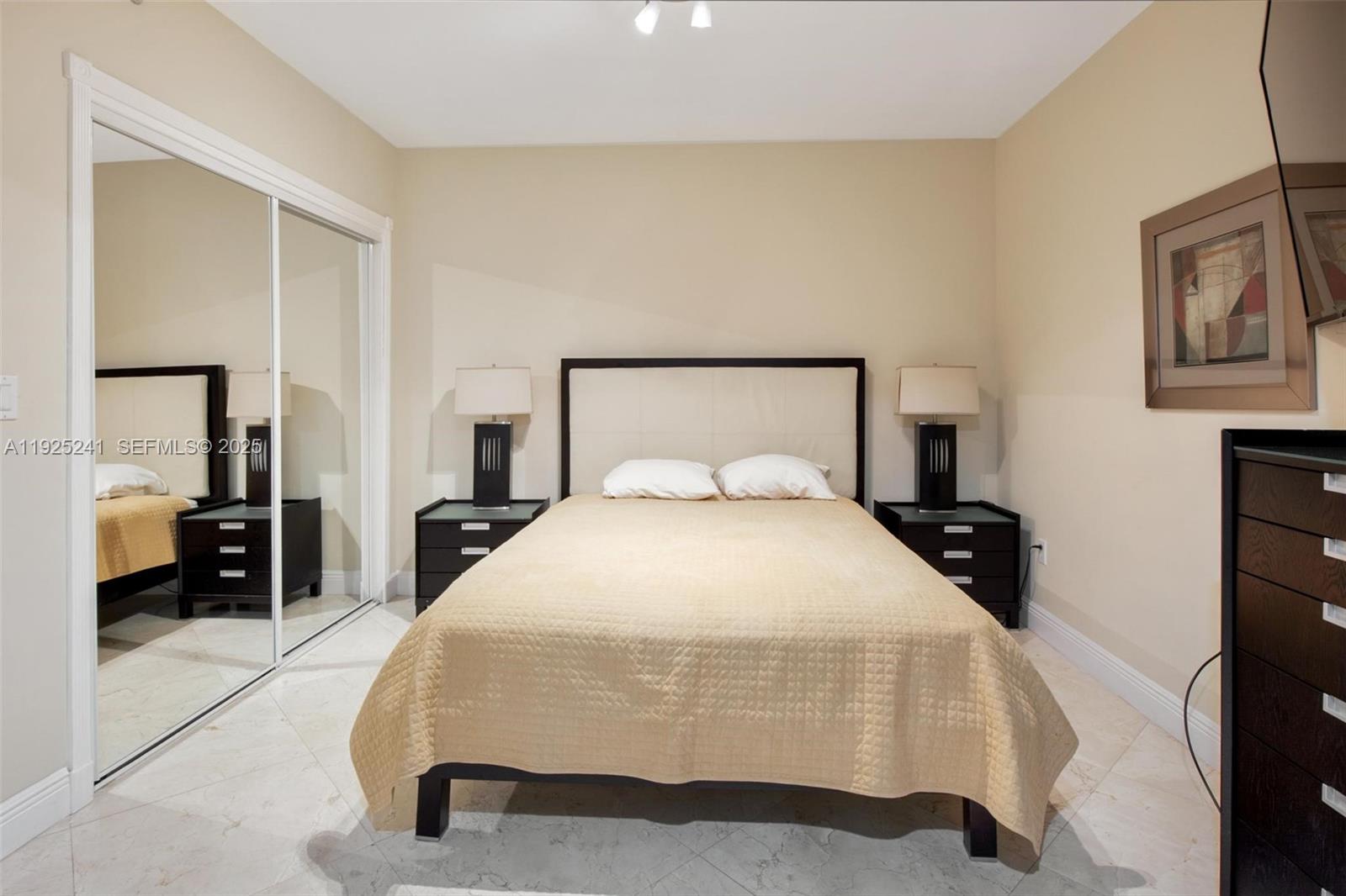 2212 1 / 1 844 кв.футов $ 2025-12-04 0 Фото