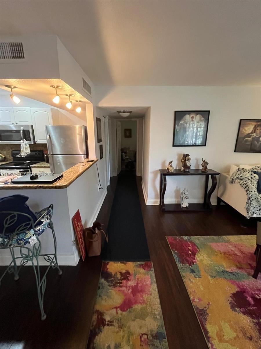 D24 2 / 2 920 sq. ft. $ 2025-12-04 0 Photo