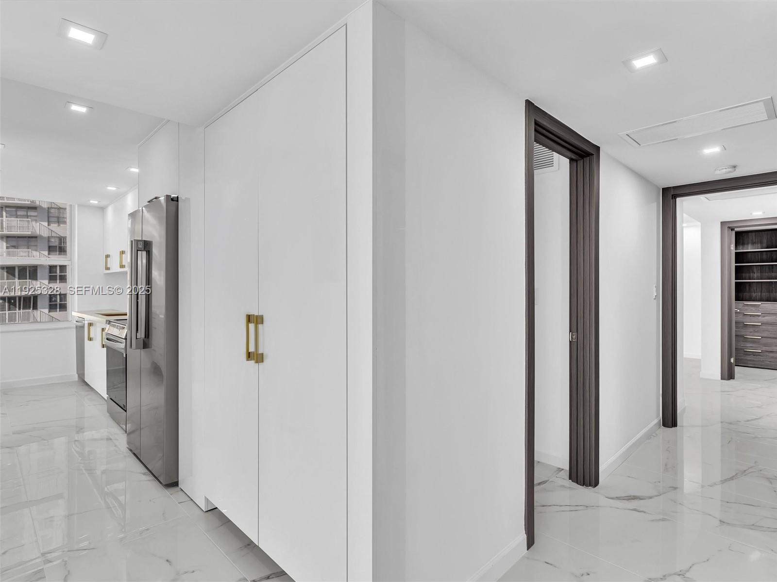 Ver detalles 712 2 / 2 1552 sq. ft. $ 2025-12-04 0 foto