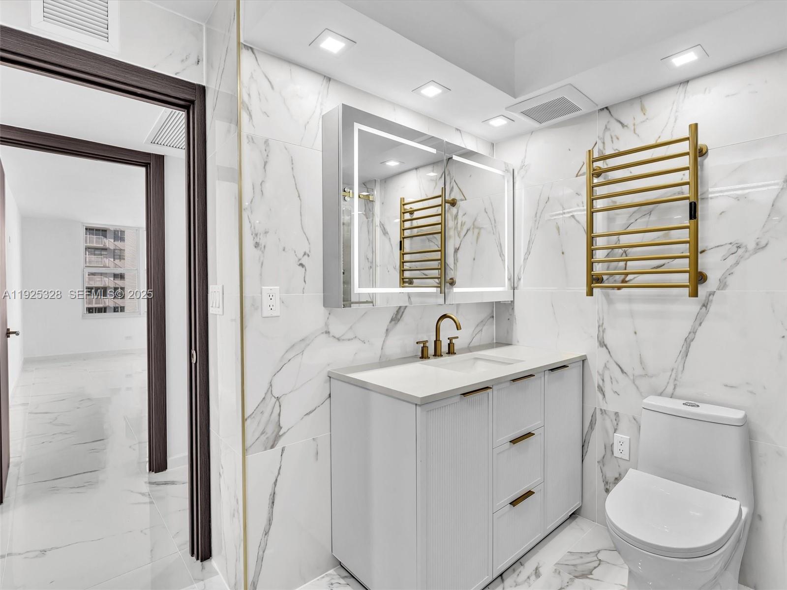 Ver detalles 712 2 / 2 1552 sq. ft. $ 2025-12-04 0 foto