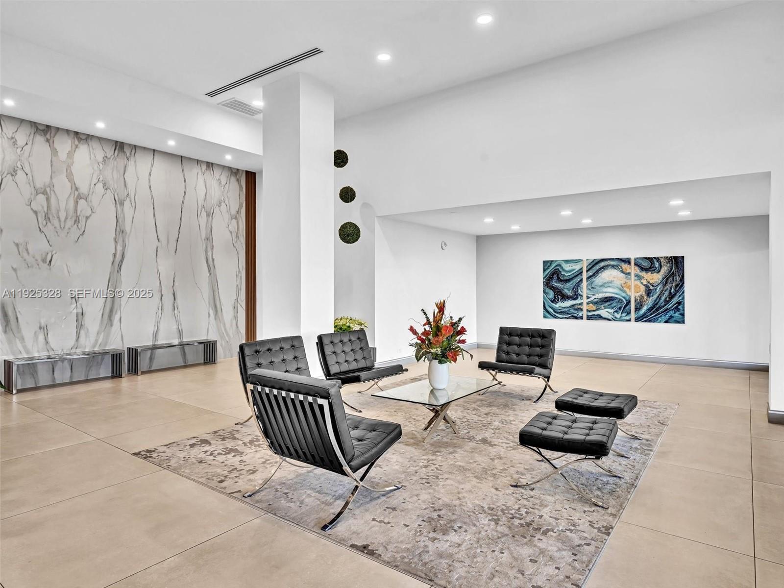 Ver detalles 712 2 / 2 1552 sq. ft. $ 2025-12-04 0 foto