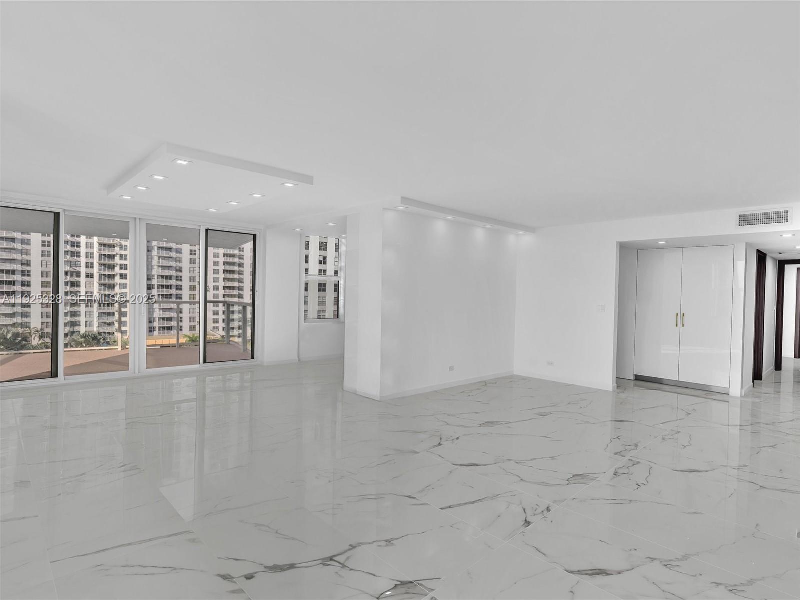 Ver detalles 712 2 / 2 1552 sq. ft. $ 2025-12-04 0 foto