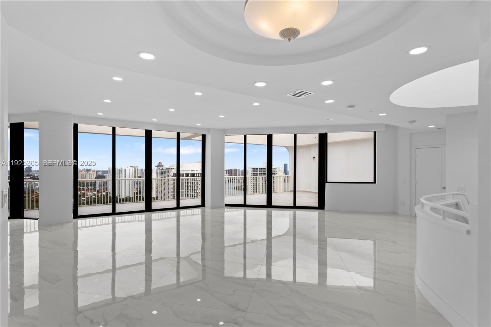 PH-5 3 / 3 3030 sq. ft. $ 2025-12-04 0 foto