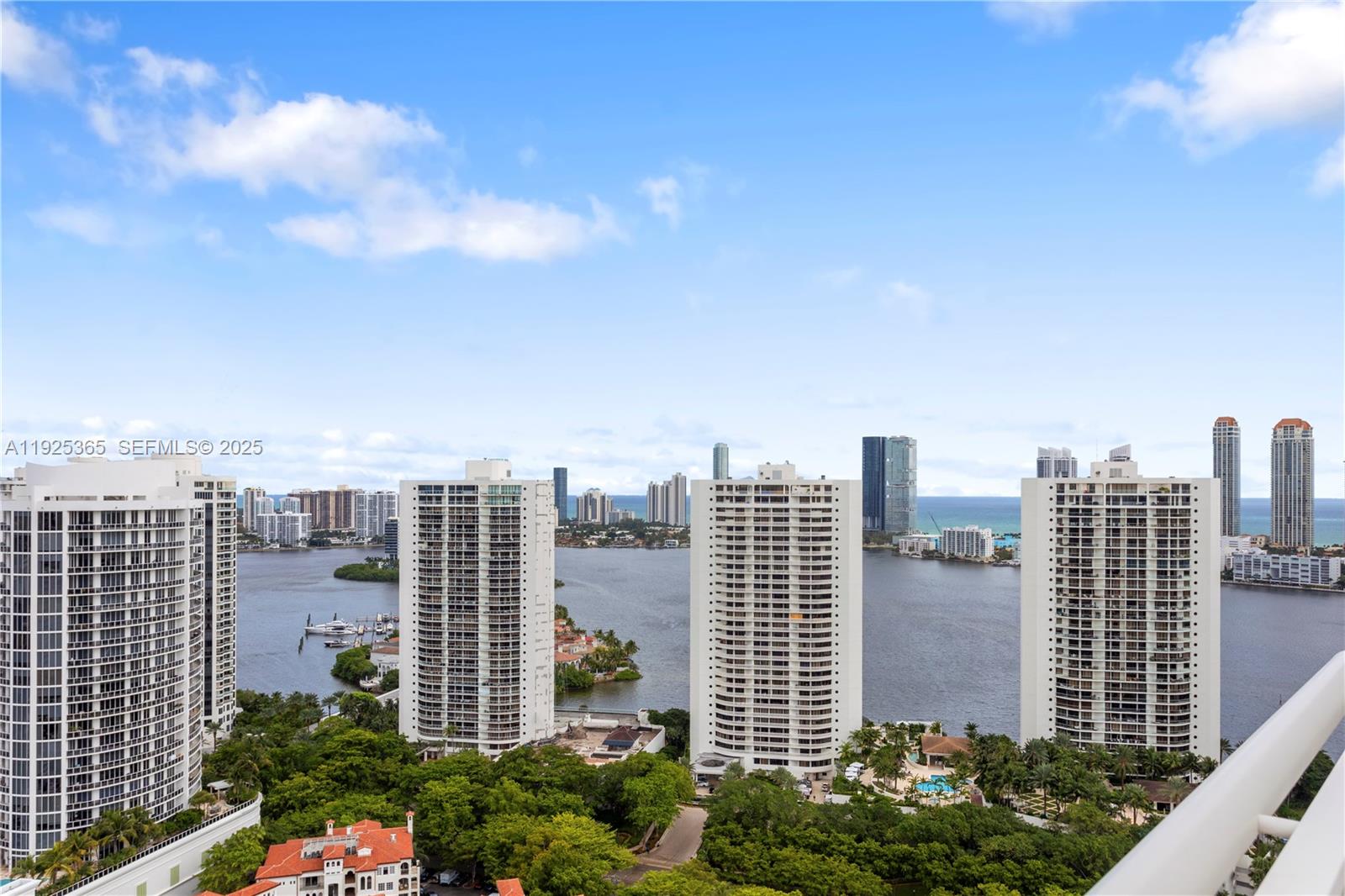 PH-5 3 / 3 3030 sq. ft. $ 2025-12-04 0 foto