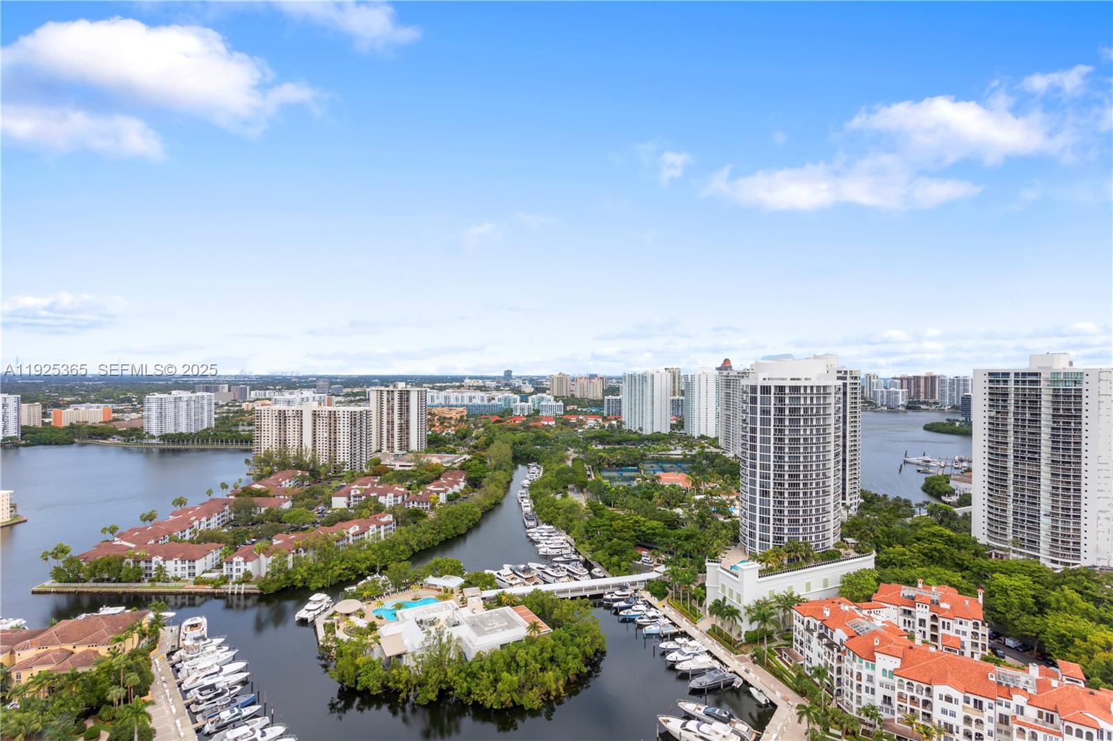 PH-5 3 / 3 3030 sq. ft. $ 2025-12-04 0 foto