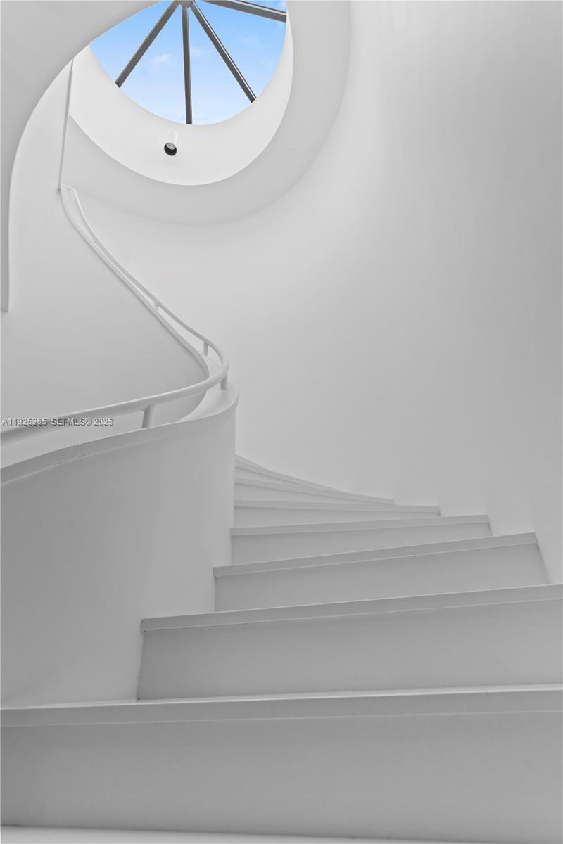 PH-5 3 / 3 3030 sq. ft. $ 2025-12-04 0 foto