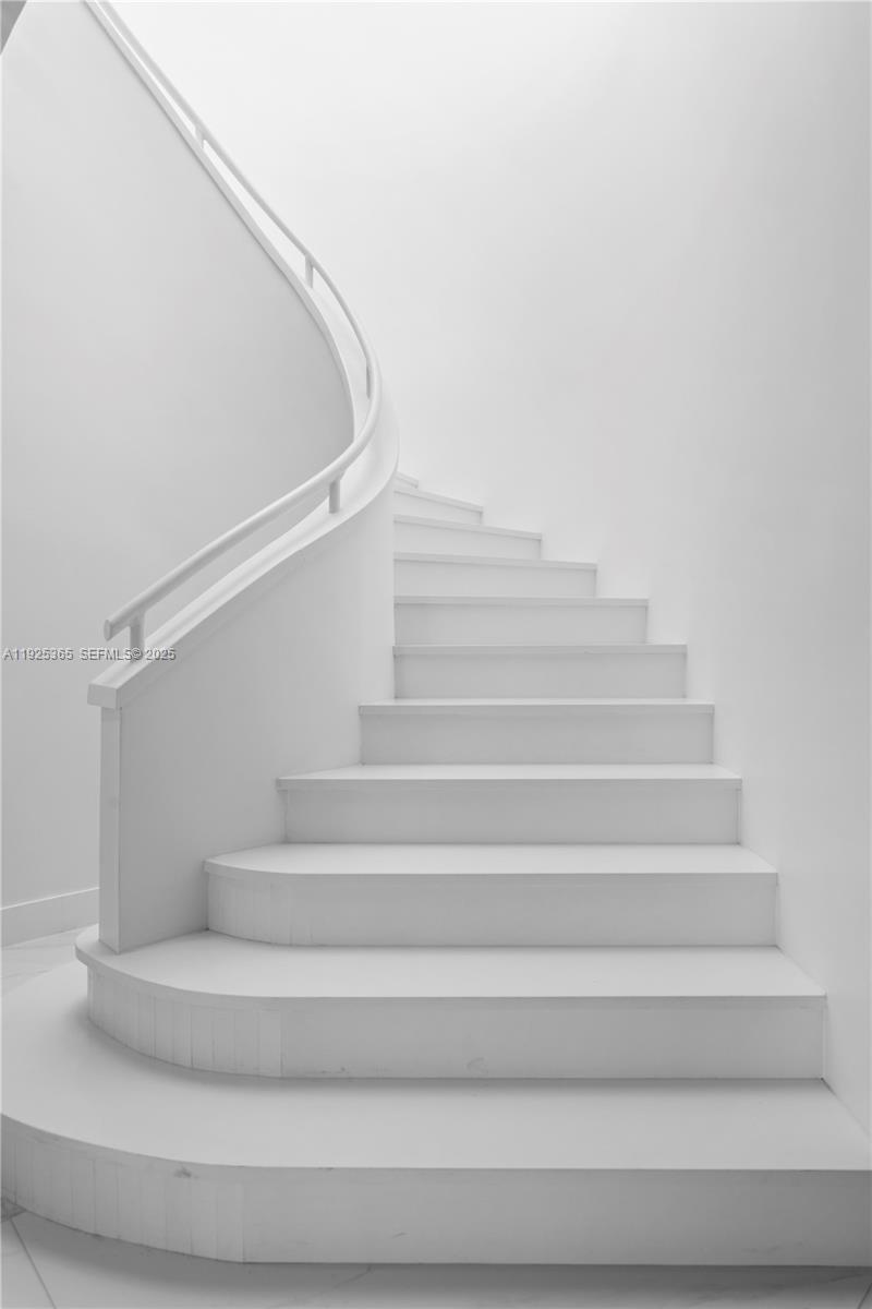 PH-5 3 / 3 3030 sq. ft. $ 2025-12-04 0 foto