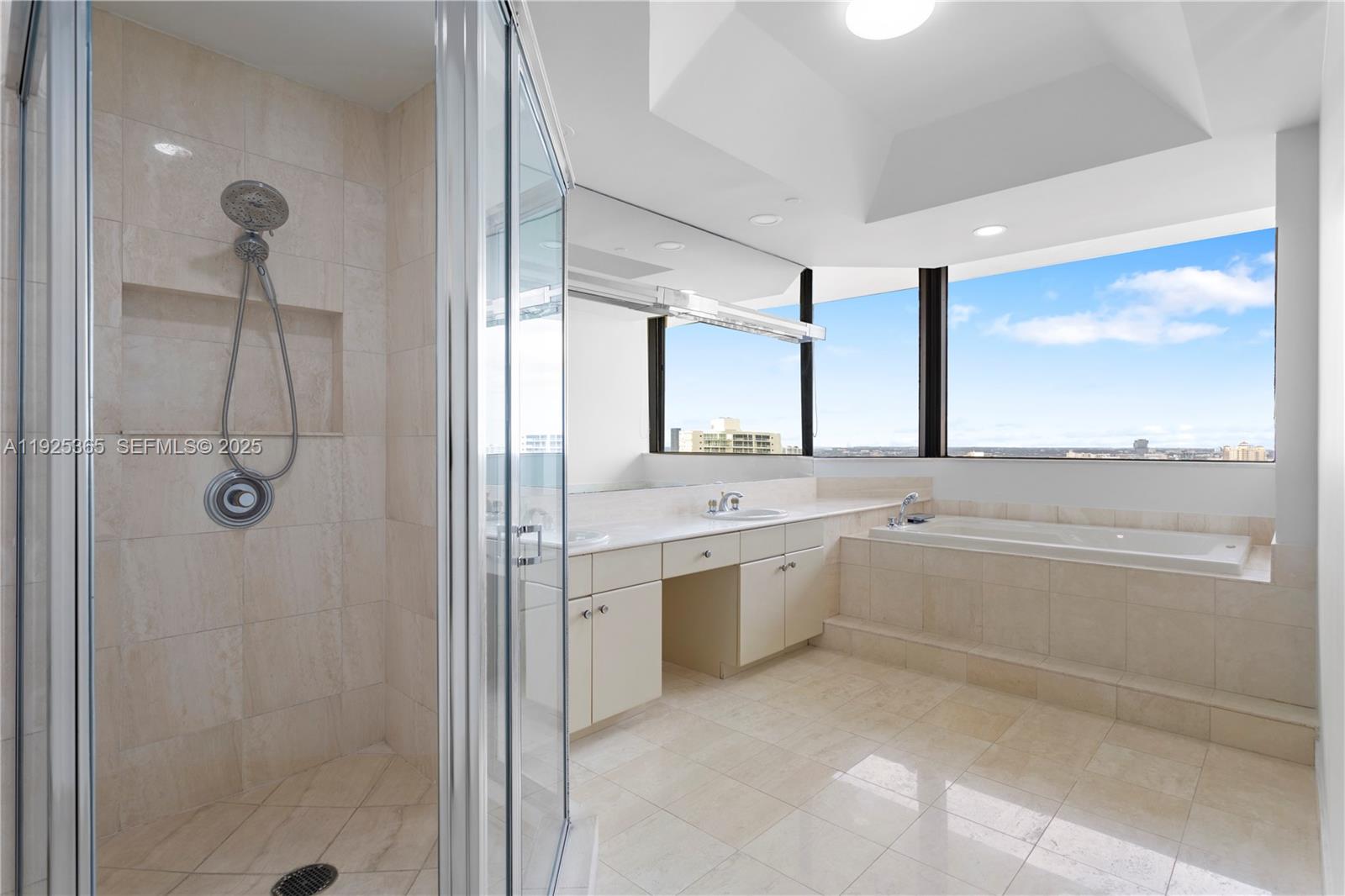 PH-5 3 / 3 3030 sq. ft. $ 2025-12-04 0 foto