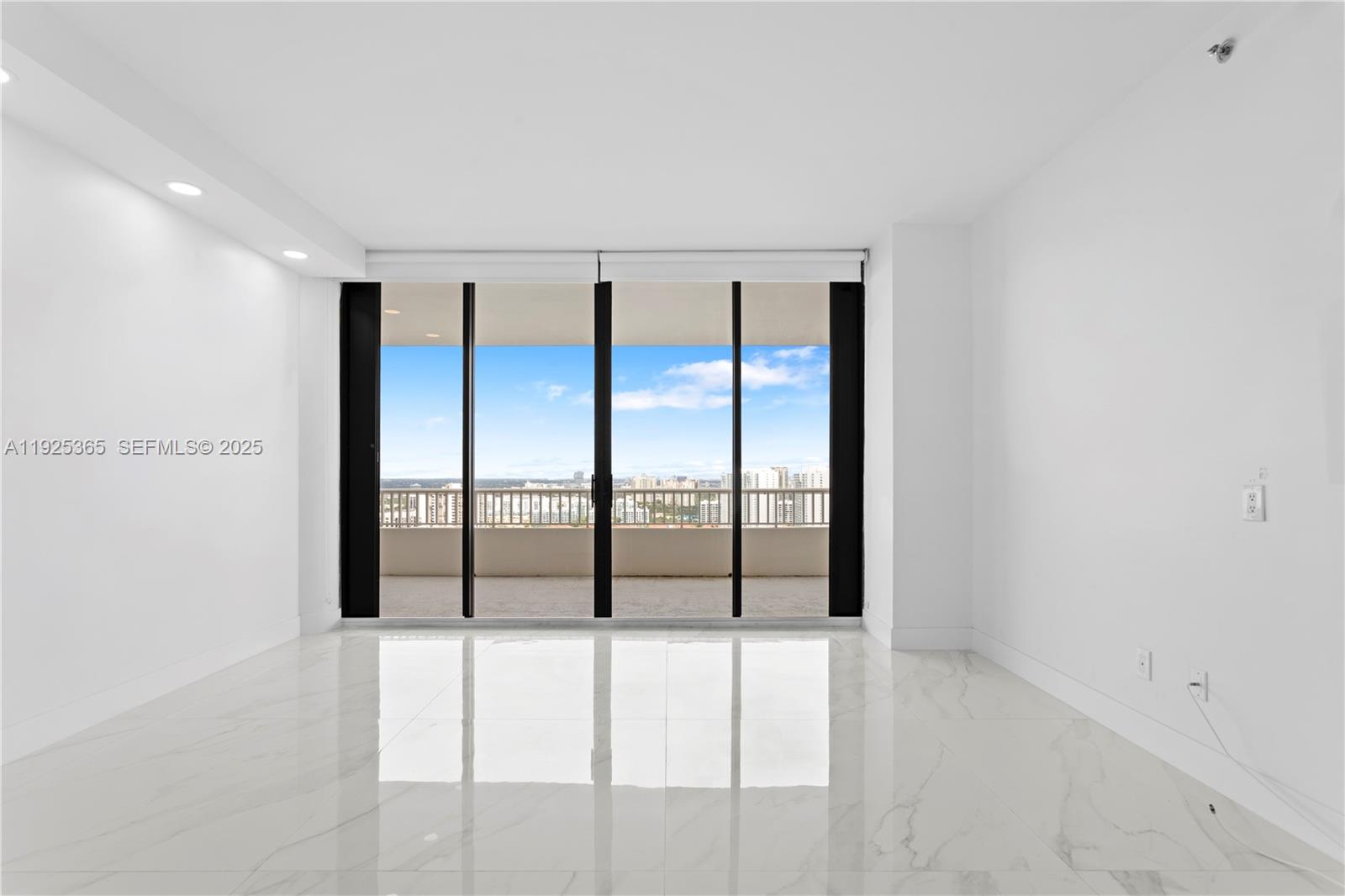 PH-5 3 / 3 3030 sq. ft. $ 2025-12-04 0 foto