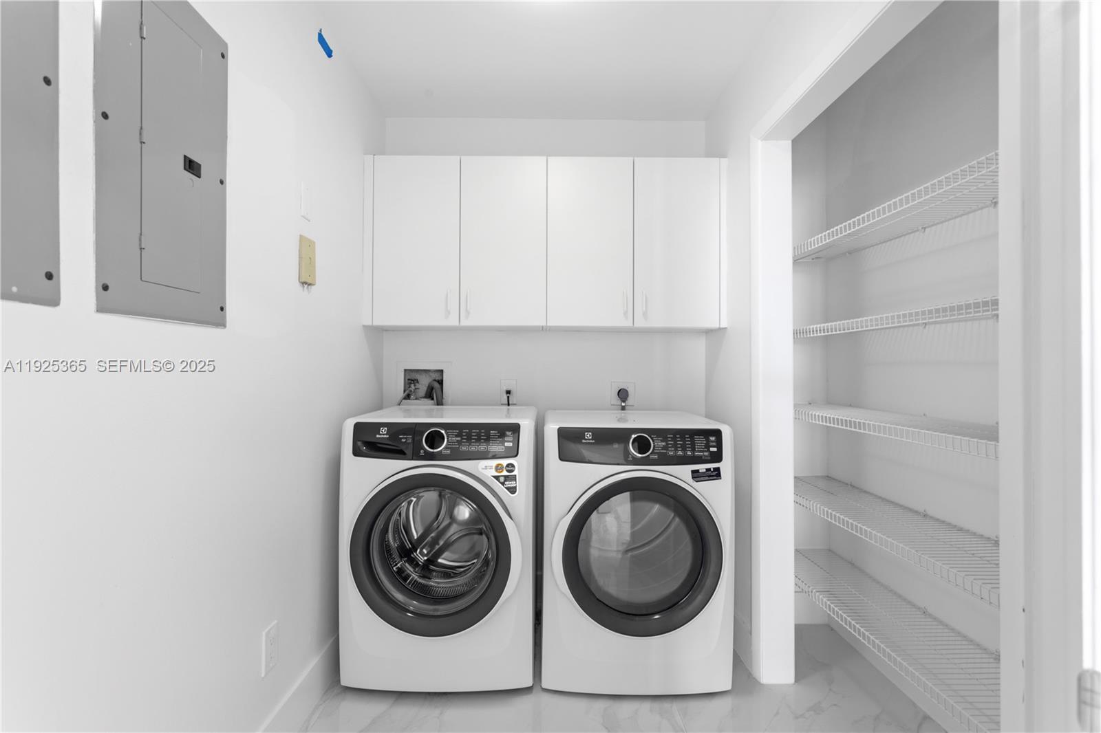 PH-5 3 / 3 3030 sq. ft. $ 2025-12-04 0 foto