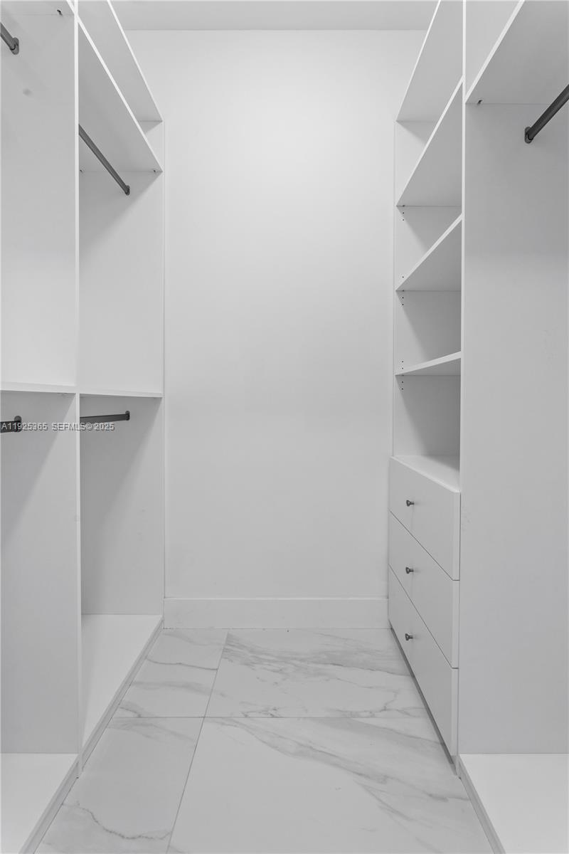 PH-5 3 / 3 3030 sq. ft. $ 2025-12-04 0 foto