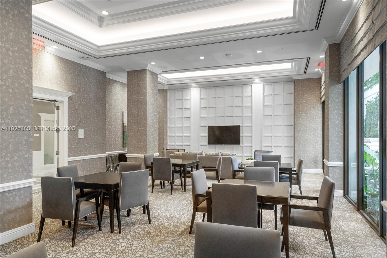 PH-5 3 / 3 3030 sq. ft. $ 2025-12-04 0 foto