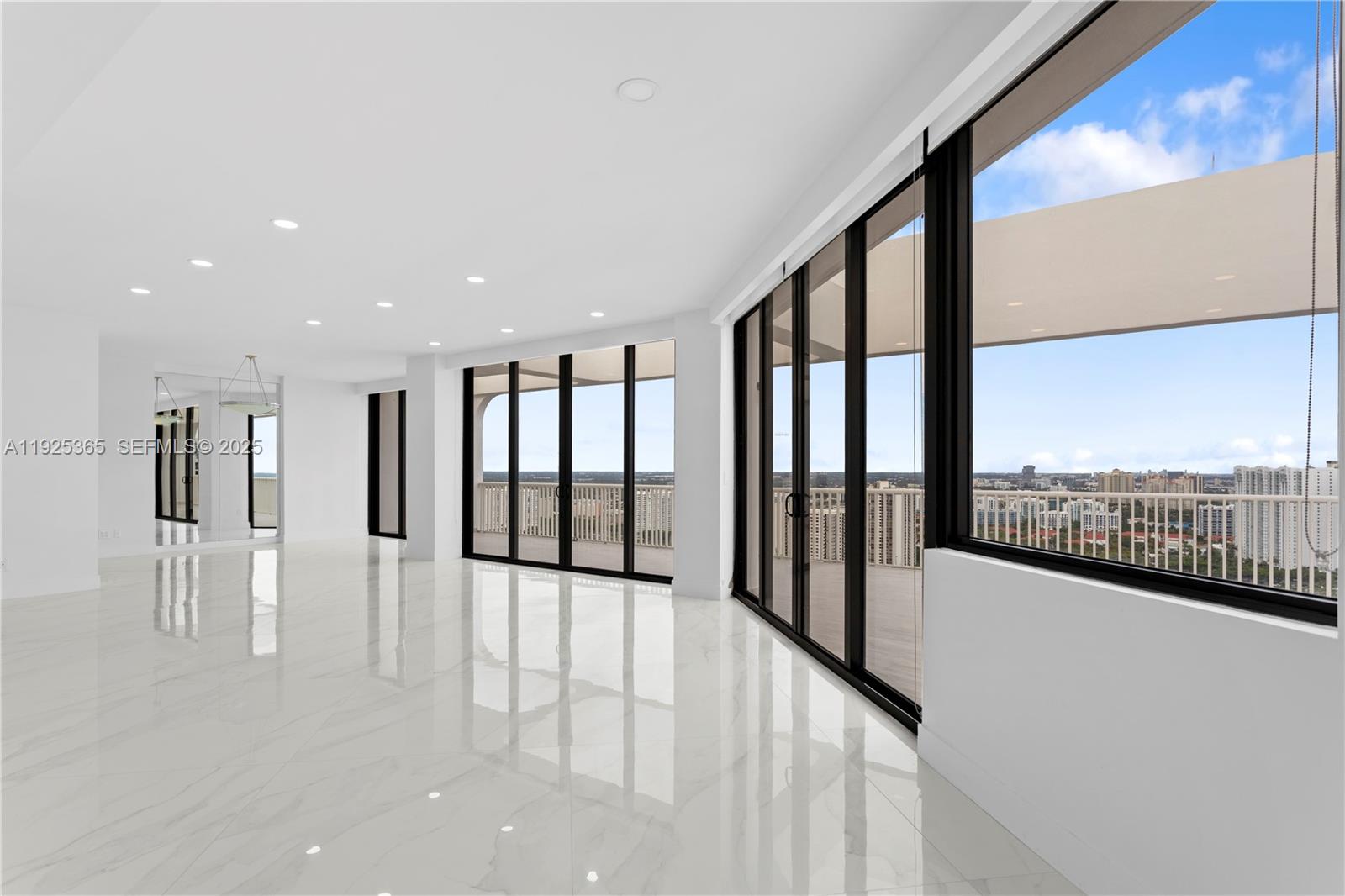 PH-5 3 / 3 3030 sq. ft. $ 2025-12-04 0 foto