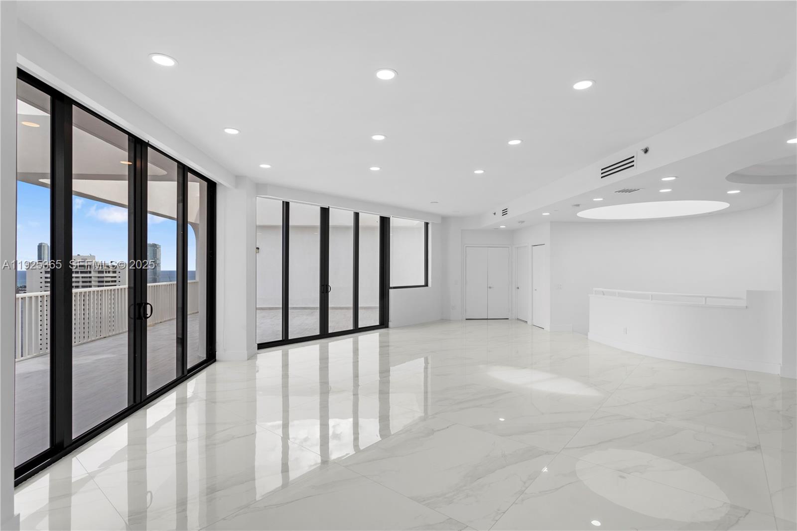 PH-5 3 / 3 3030 sq. ft. $ 2025-12-04 0 foto