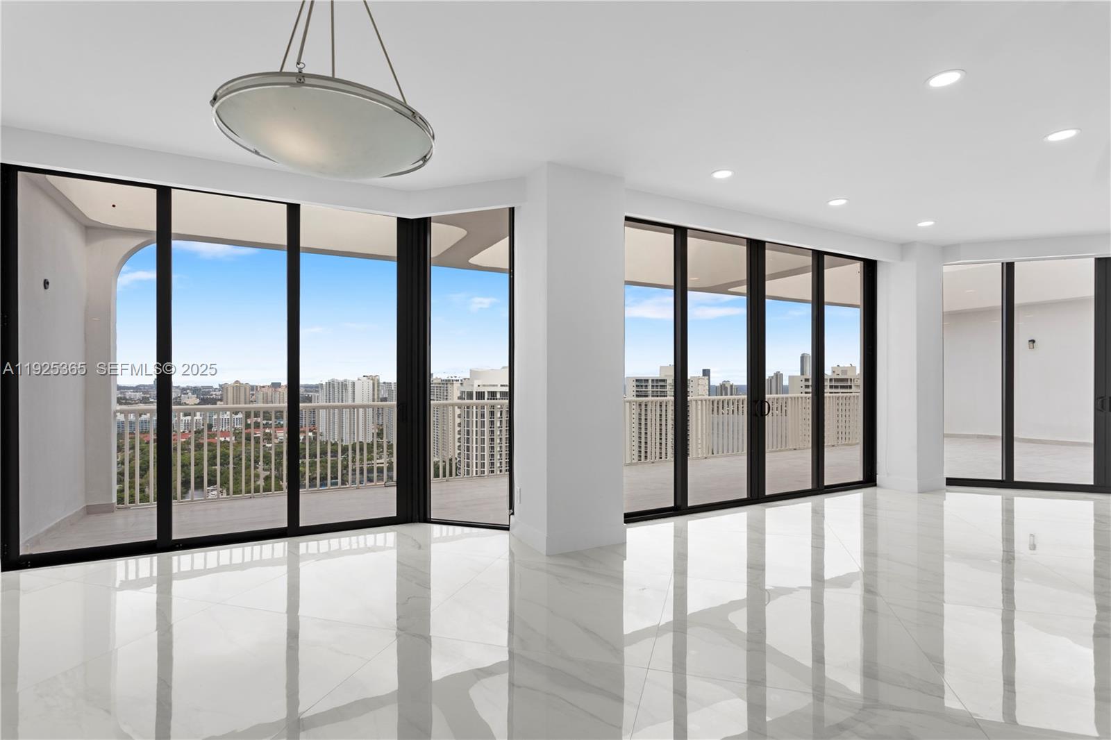 PH-5 3 / 3 3030 sq. ft. $ 2025-12-04 0 foto