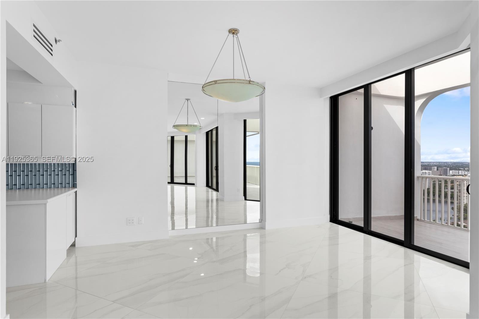 PH-5 3 / 3 3030 sq. ft. $ 2025-12-04 0 foto